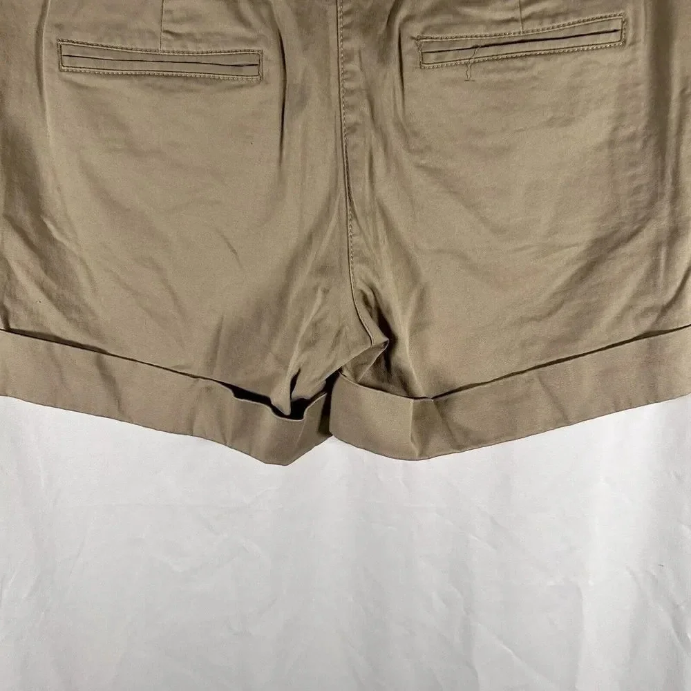Old Navy Shorts Women's 6 Khaki Stretch Low Waist Cotton Blend Rolled Hem